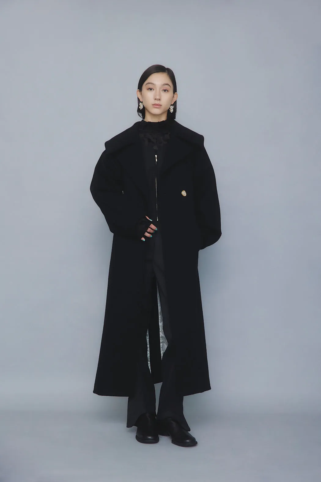 Curvy wool coat (Black)