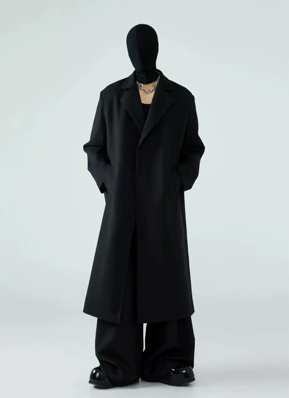 Mid-length buttonless wool coat