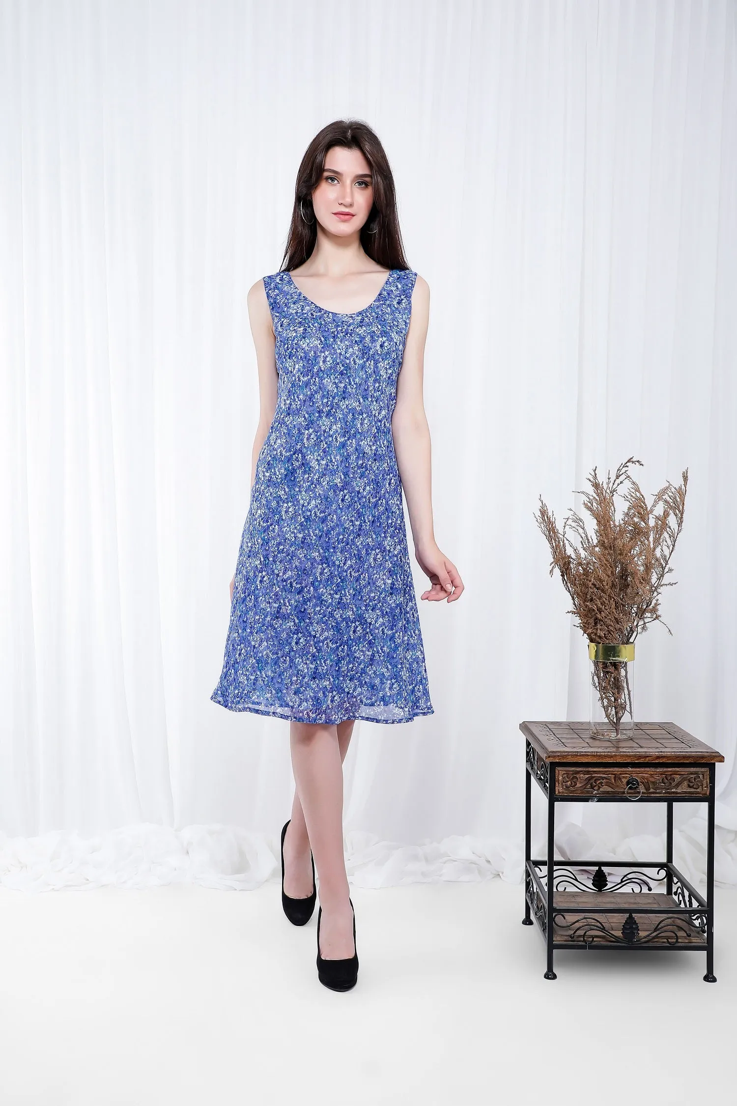 THE SLOUCHY REVERSIBLE DRESS IN POLKA BLUE